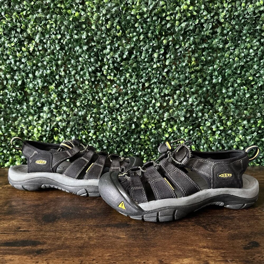 Keen Sandals Men's Sz 9 Newport H2 Hiking Black Closed Toe Shoes Waterproof